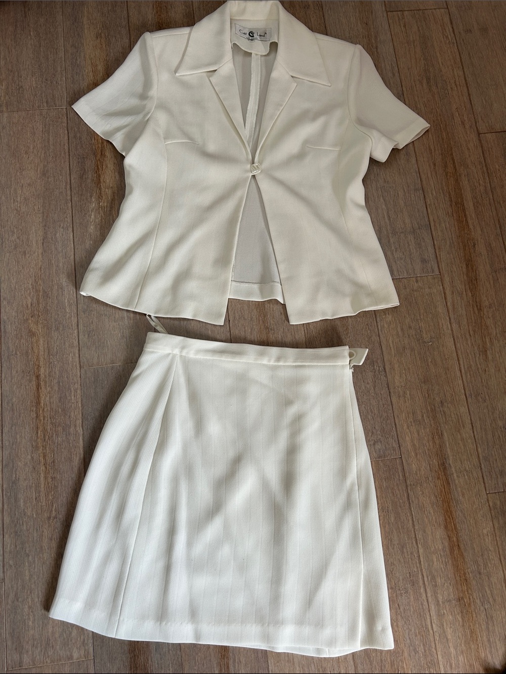 VTG 90s Calf Land Women's Off White Short-Sleeve Skirt Set - Tailored Collar Y2K